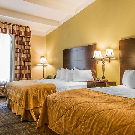 Clarion Hotel & Suites Hamden-New Haven Bagian luar foto