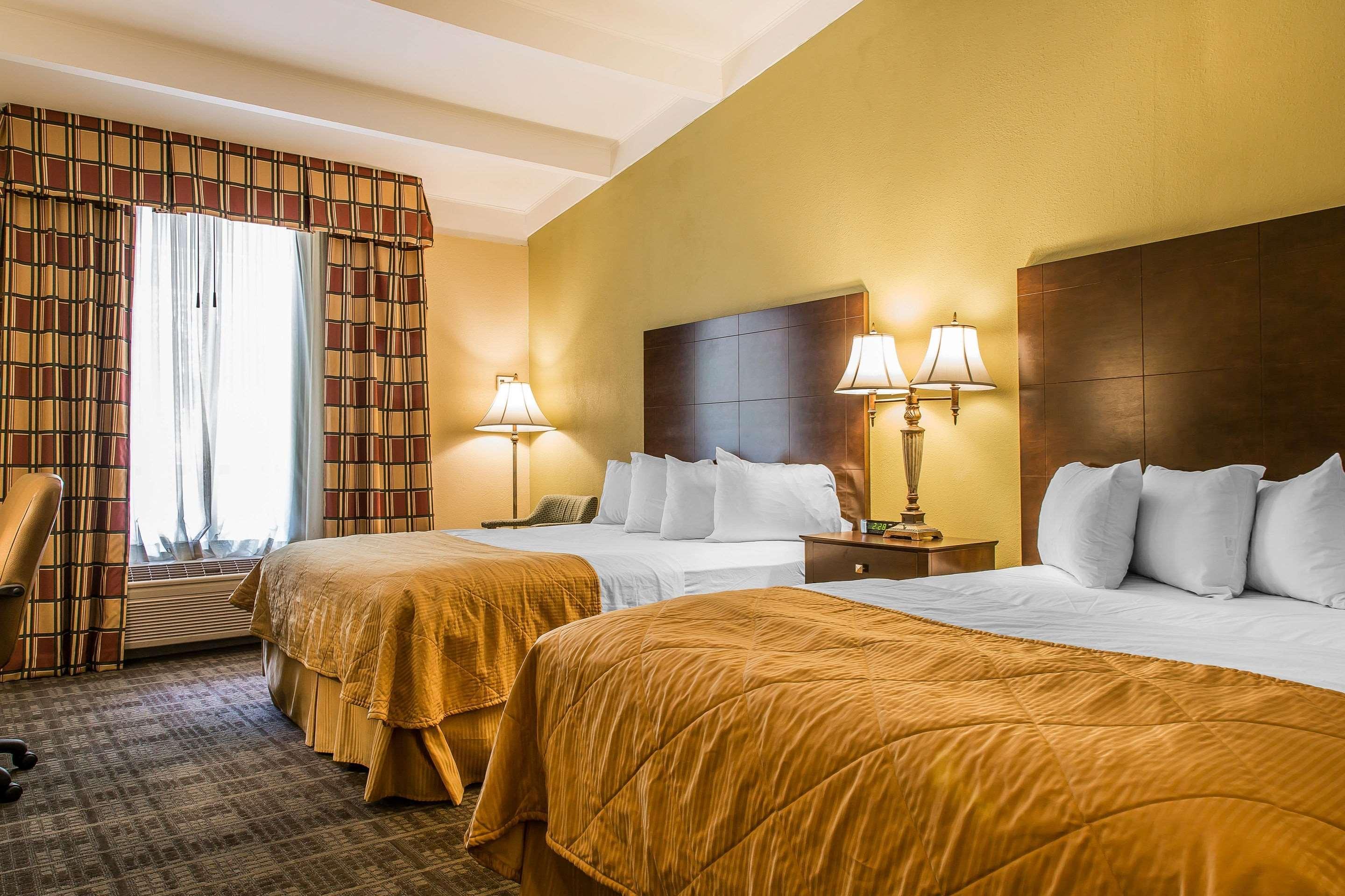 Clarion Hotel & Suites Hamden-New Haven Bagian luar foto