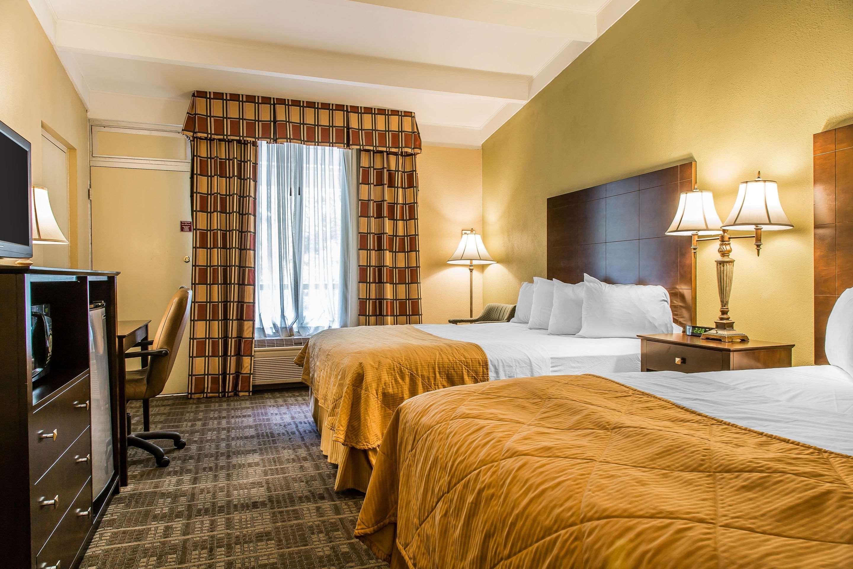 Clarion Hotel & Suites Hamden-New Haven Bagian luar foto