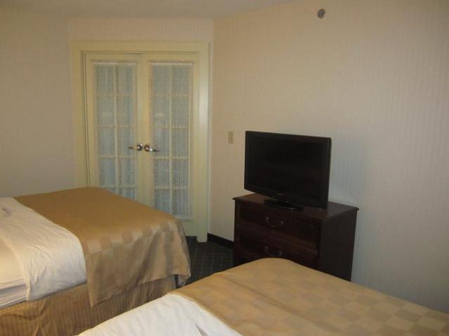 Clarion Hotel & Suites Hamden-New Haven Bagian luar foto