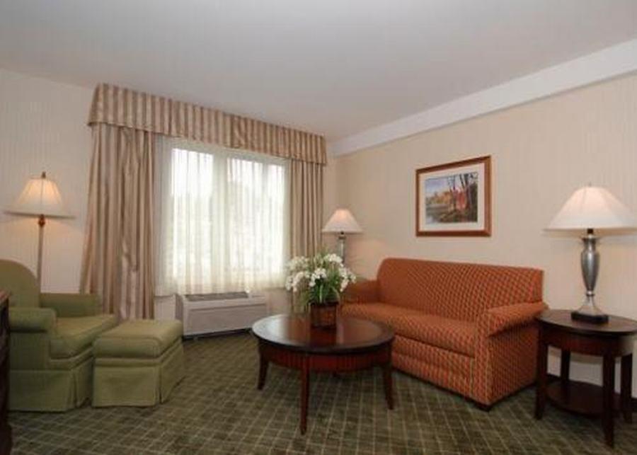 Clarion Hotel & Suites Hamden-New Haven Bagian luar foto
