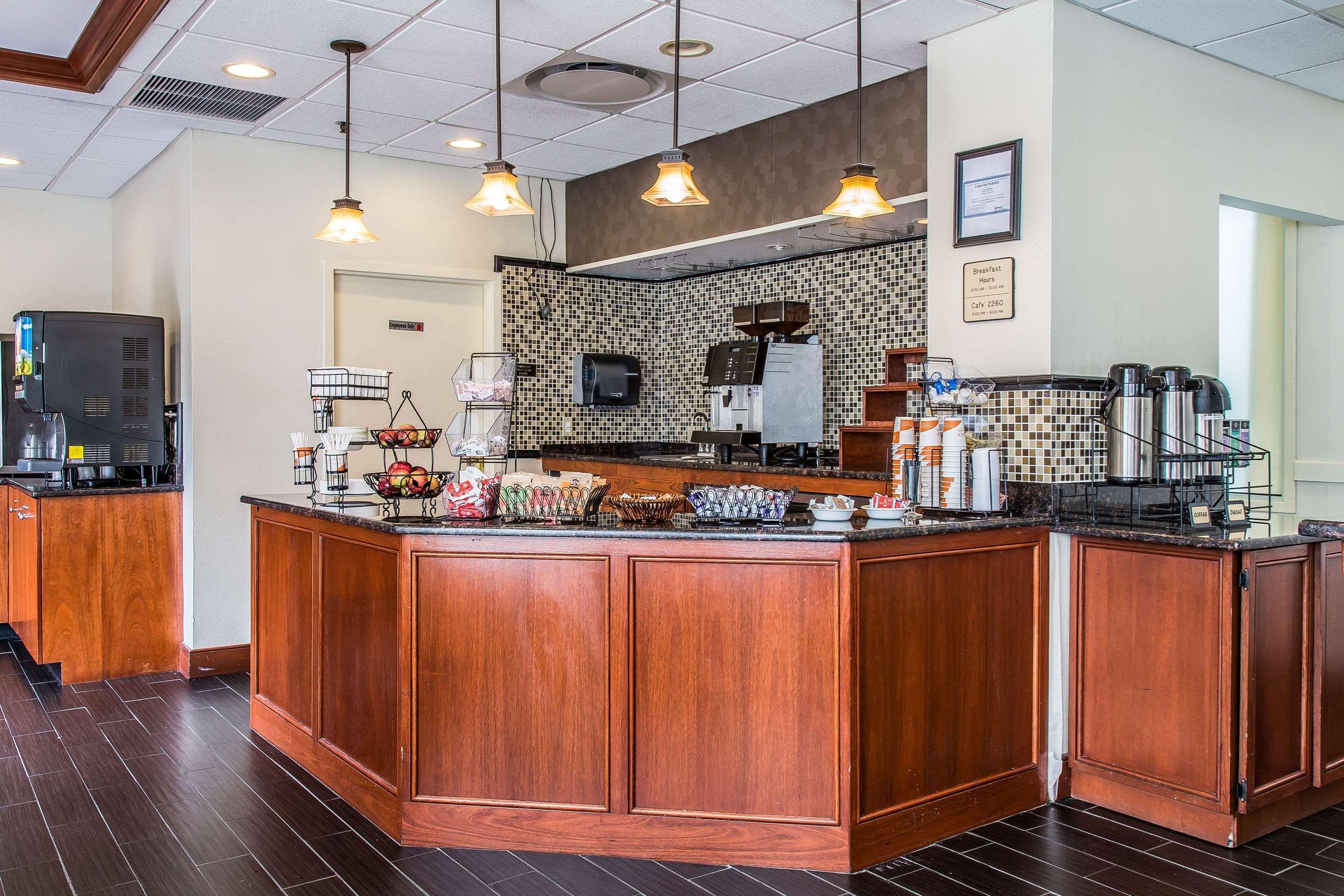 Clarion Hotel & Suites Hamden-New Haven Bagian luar foto