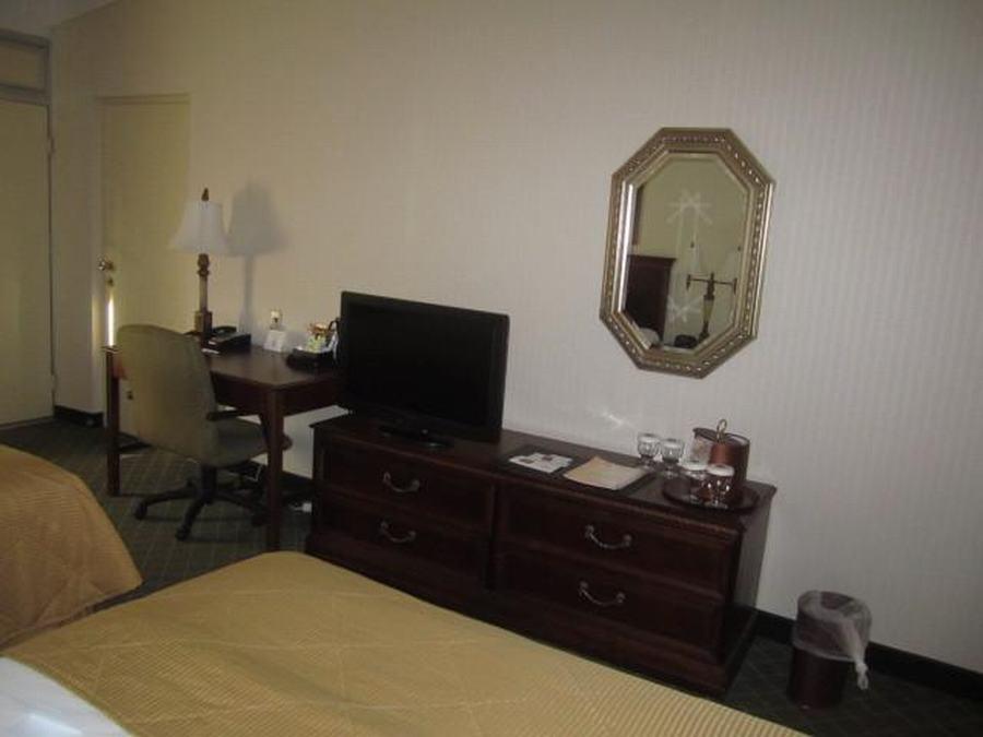 Clarion Hotel & Suites Hamden-New Haven Bagian luar foto