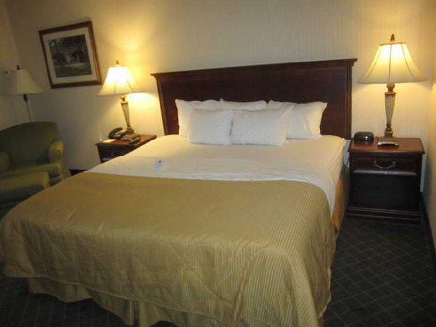 Clarion Hotel & Suites Hamden-New Haven Bagian luar foto