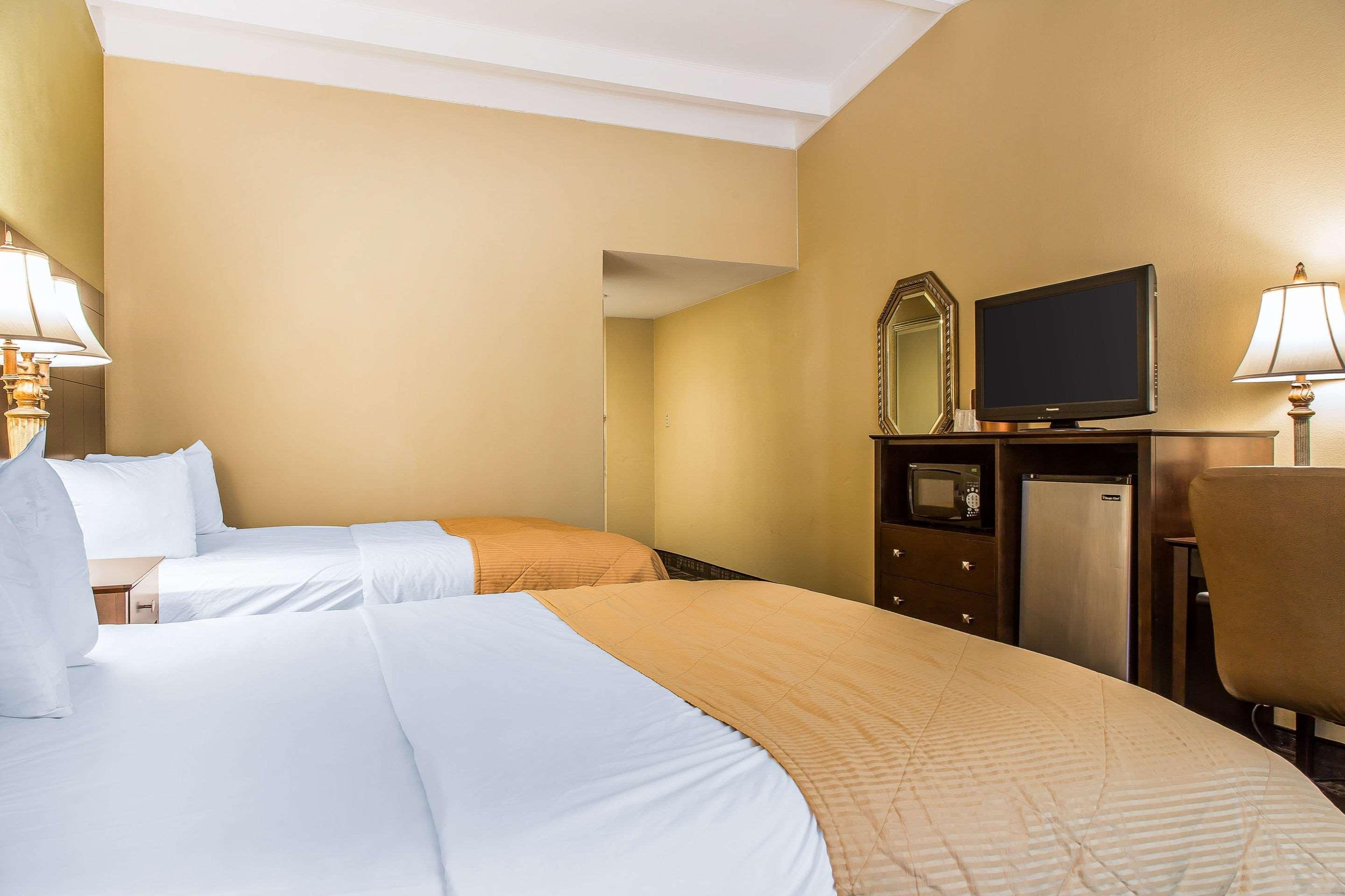 Clarion Hotel & Suites Hamden-New Haven Bagian luar foto