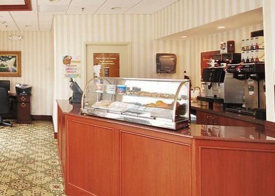 Clarion Hotel & Suites Hamden-New Haven Bagian luar foto