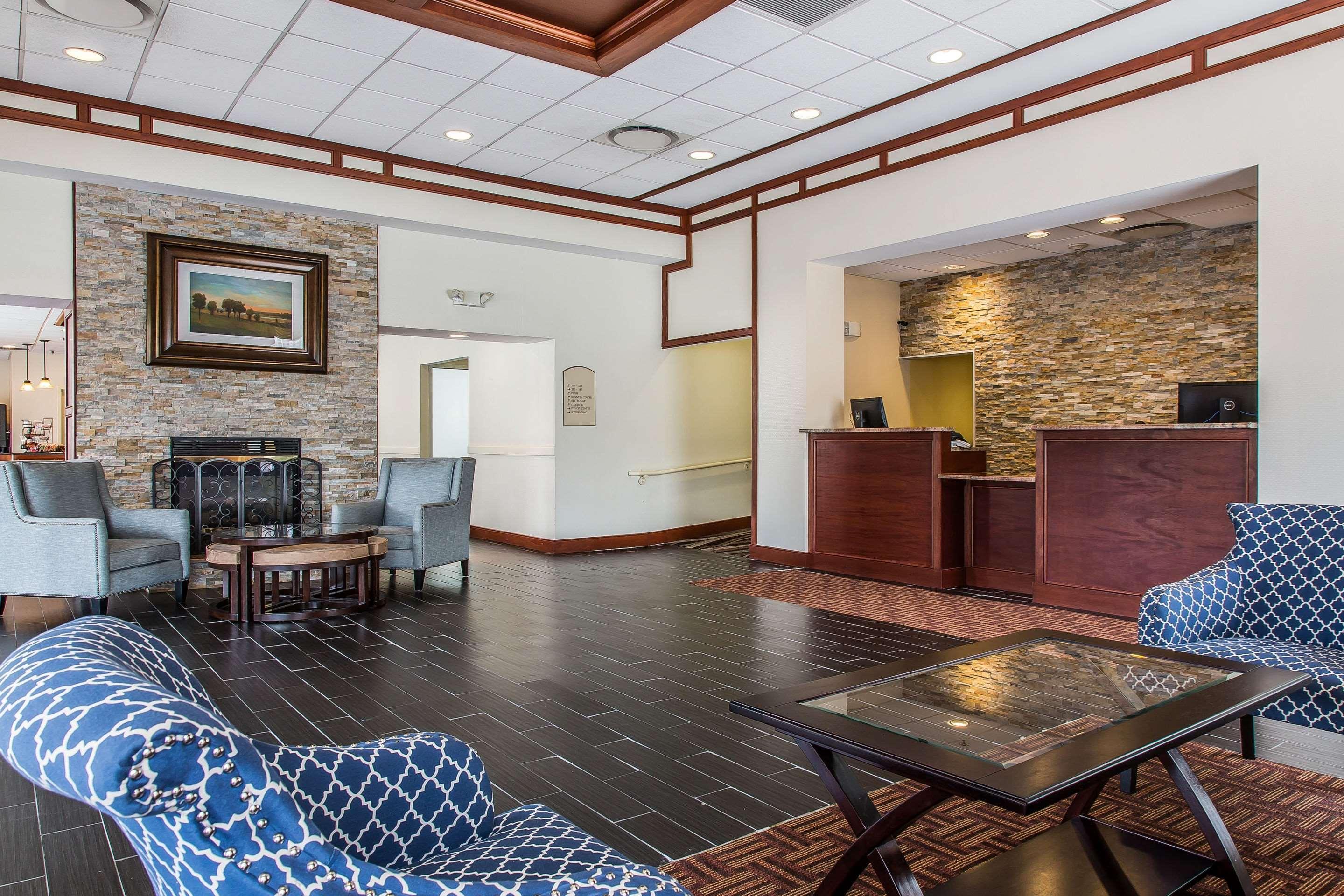 Clarion Hotel & Suites Hamden-New Haven Bagian luar foto