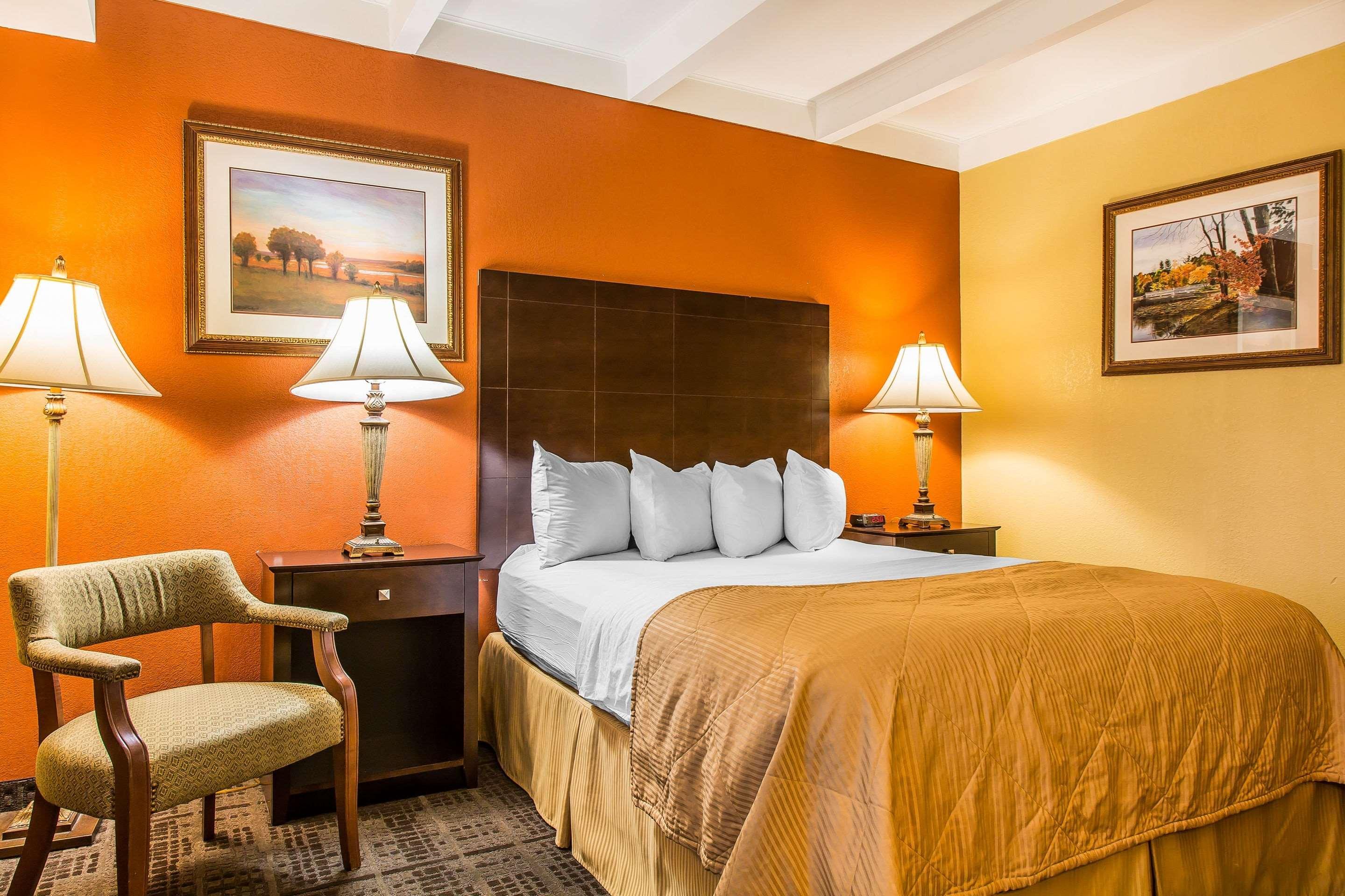 Clarion Hotel & Suites Hamden-New Haven Bagian luar foto