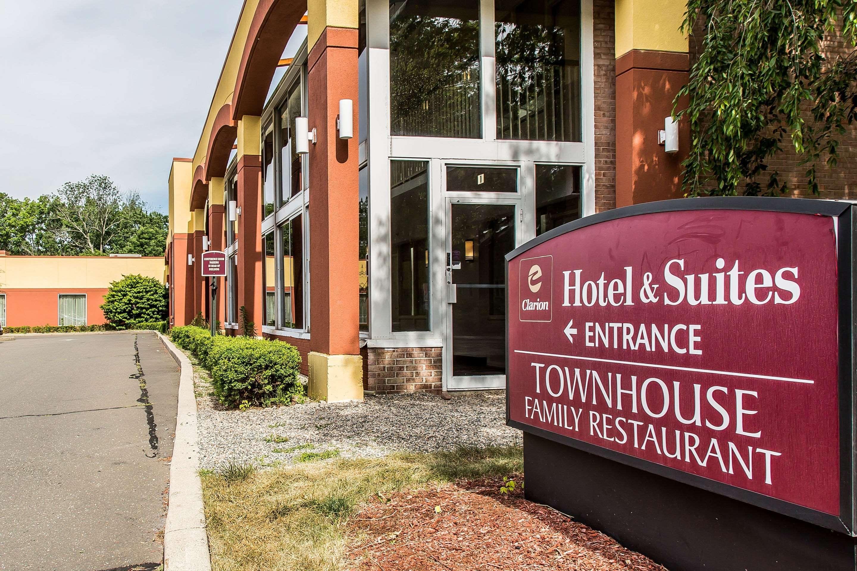 Clarion Hotel & Suites Hamden-New Haven Bagian luar foto