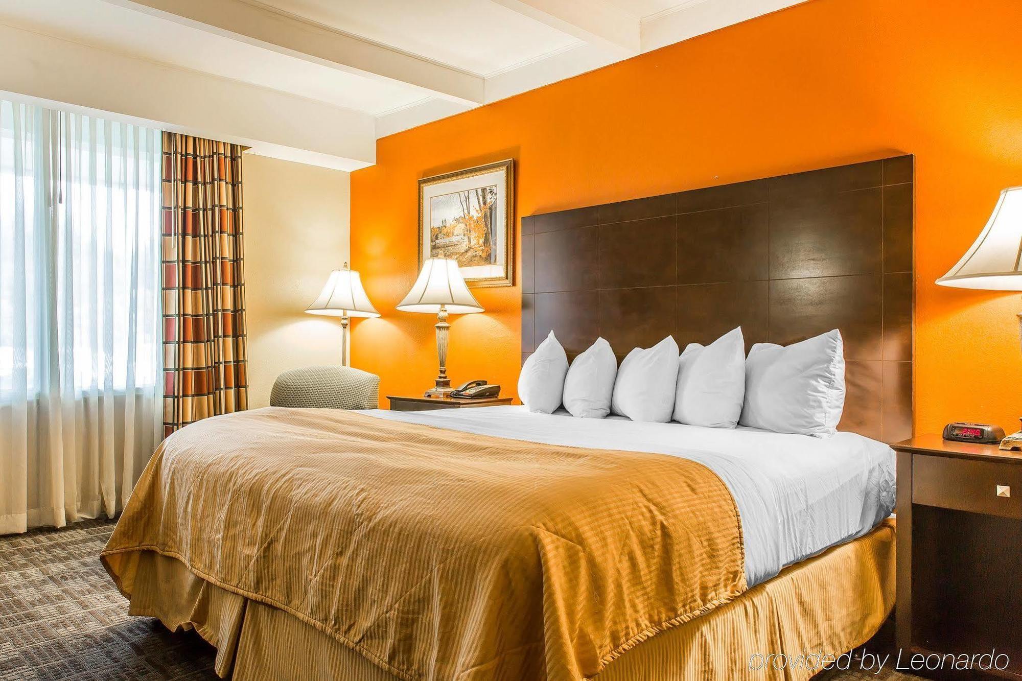 Clarion Hotel & Suites Hamden-New Haven Bagian luar foto
