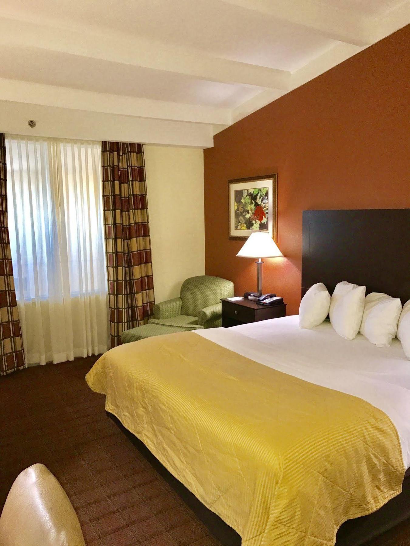Clarion Hotel & Suites Hamden-New Haven Bagian luar foto
